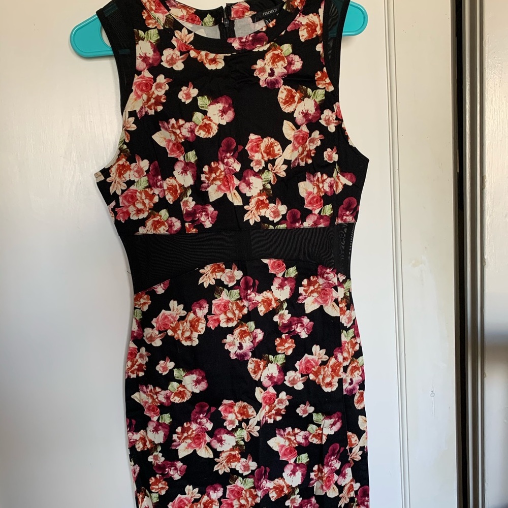 BNWT forever 21 floral and mesh detailed dress